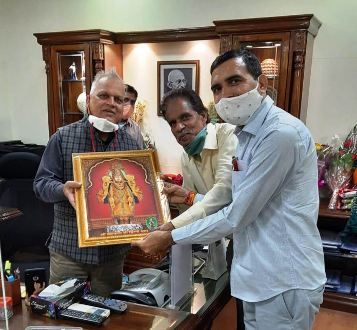 Dignity welfare picture presented to chief secretary