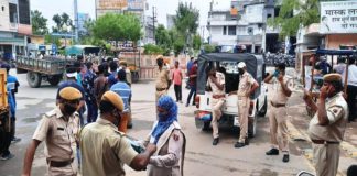 मालपुरा में यातायात व्यवस्था का सुचारू बनाए रखने के लिए की गई कार्रवाई के दौरान तैनात पुलिस जाब्ता