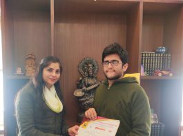 Honi Arora won the cash prize in the state level chess competition