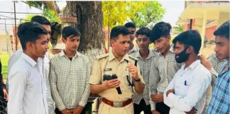 On Police Foundation Day, students reached the police station and got information about the law, questions asked from ASP, DSP and SHO