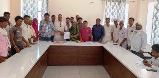 Villagers submitted memorandum to the Chief Minister demanding the formation of a district