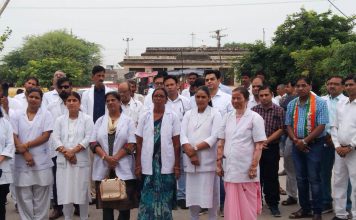 Doctors and medical workers took the oath of human service on the festival of independence