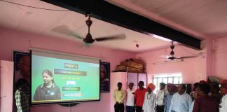 Bhamashahs presented a projector to the school, a new step for modern education