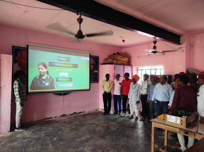 Bhamashahs presented a projector to the school, a new step for modern education